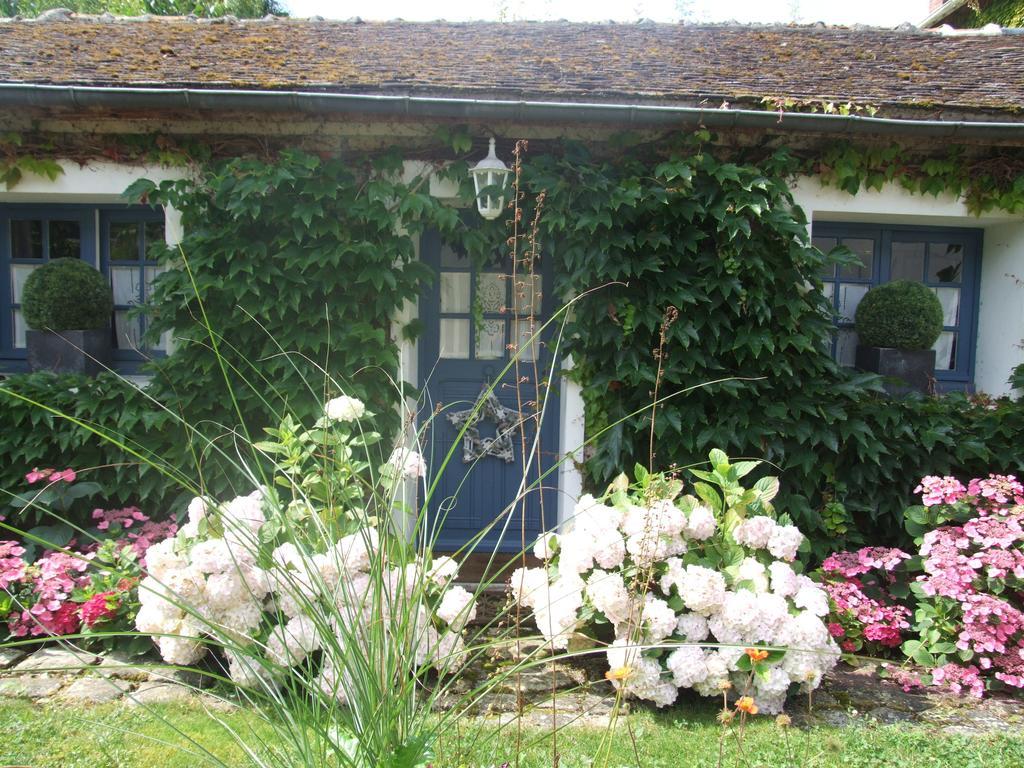 Les Glycines Bed and Breakfast Ury Εξωτερικό φωτογραφία