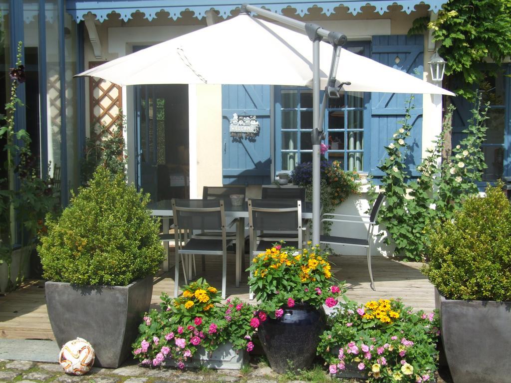 Les Glycines Bed and Breakfast Ury Εξωτερικό φωτογραφία