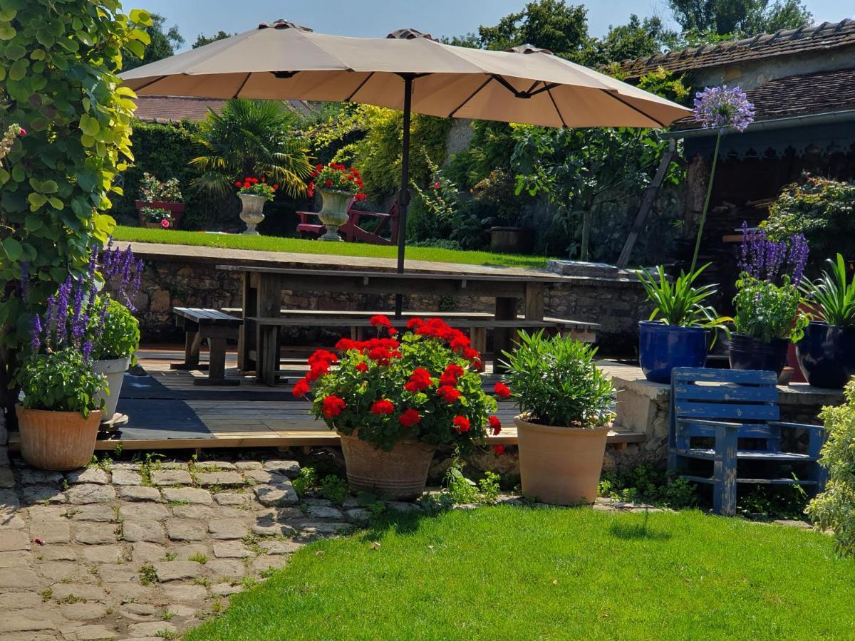 Les Glycines Bed and Breakfast Ury Εξωτερικό φωτογραφία