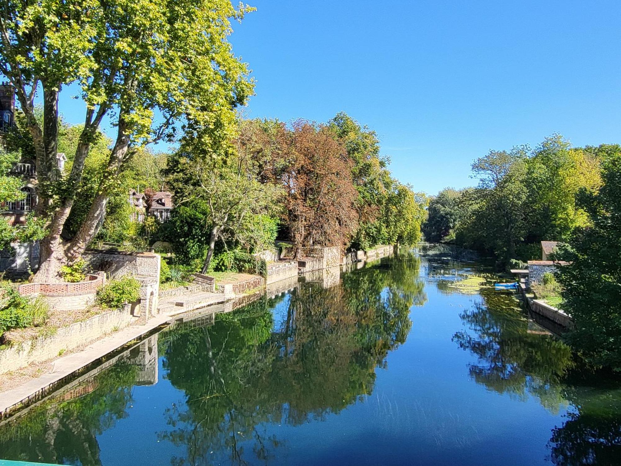 Les Glycines Bed and Breakfast Ury Εξωτερικό φωτογραφία