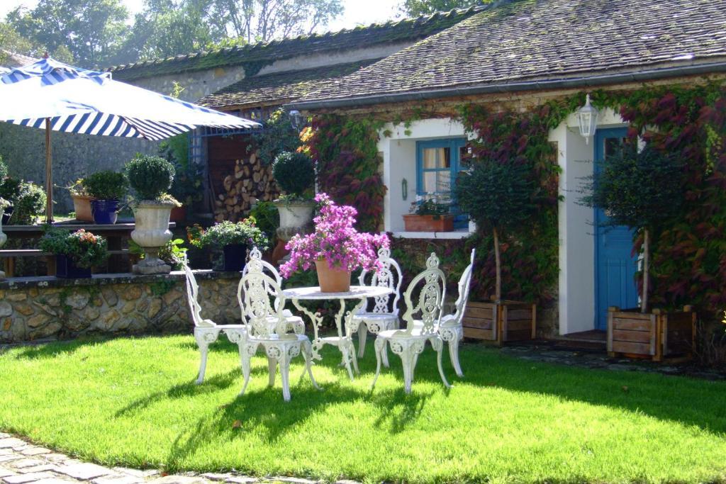 Les Glycines Bed and Breakfast Ury Εξωτερικό φωτογραφία